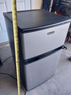MINI FRIDGE EMERSION BRAND IN EXCELLENT