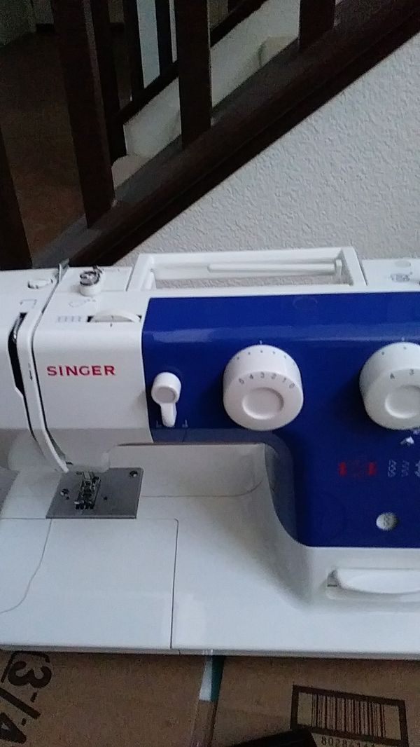Singer sewing machine E99670 for Sale in Beaumont, CA OfferUp