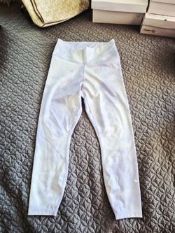 Nike Women's White Cropped Leggings