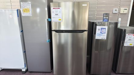 Frigidaire 20-cu ft Standard-Depth 30-in Wide Top-Freezer Refrigerator (Fingerprint Resistant Stainless Steel) Garage Ready