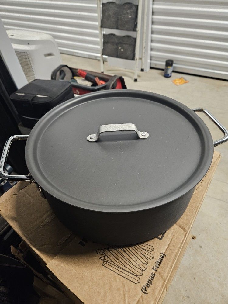 Calphalon 8.5 Qt Put With Lid