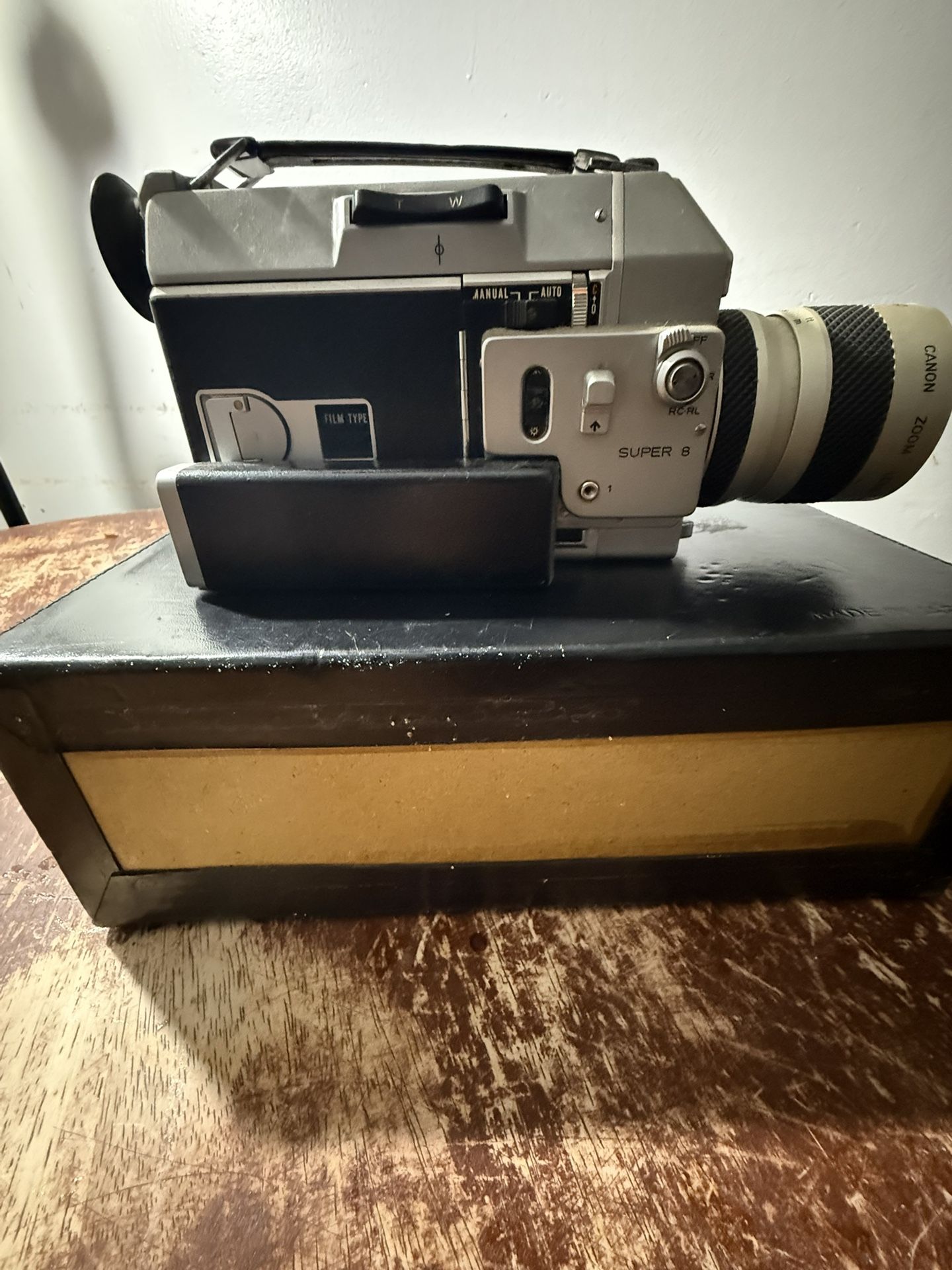 Canon 814 Autozoom super 8 camera / Film Tested / Fully Working