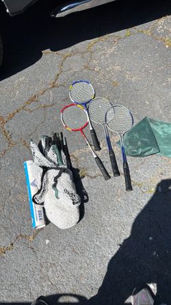 Badminton set and extra birdies