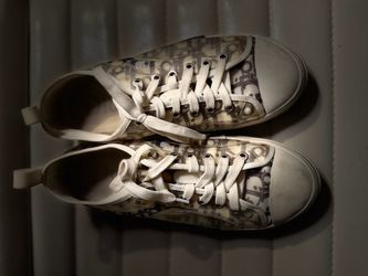 Woman’s sneakers 8