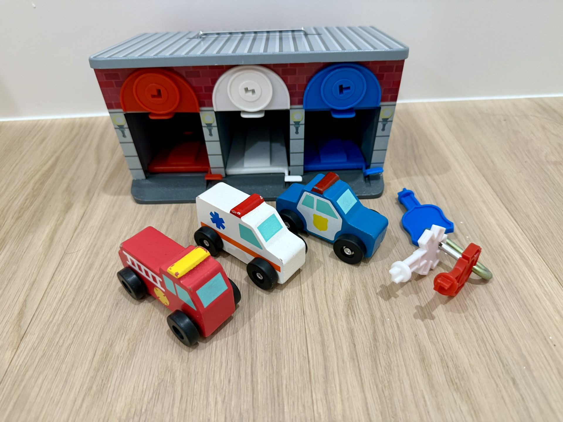 Melissa & Doug Toy Keys and Cars Wooden Rescue Vehicles and Garage