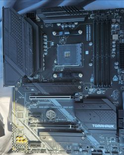 MSI MAG B550 TOMAHAWK MAX WiFi gaming motherboard