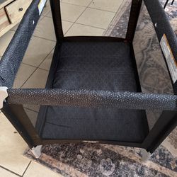 Graco Pack ’n Play Portable Playard — Excellent Condition, 39.5″ × 28.25″ × 29″ 