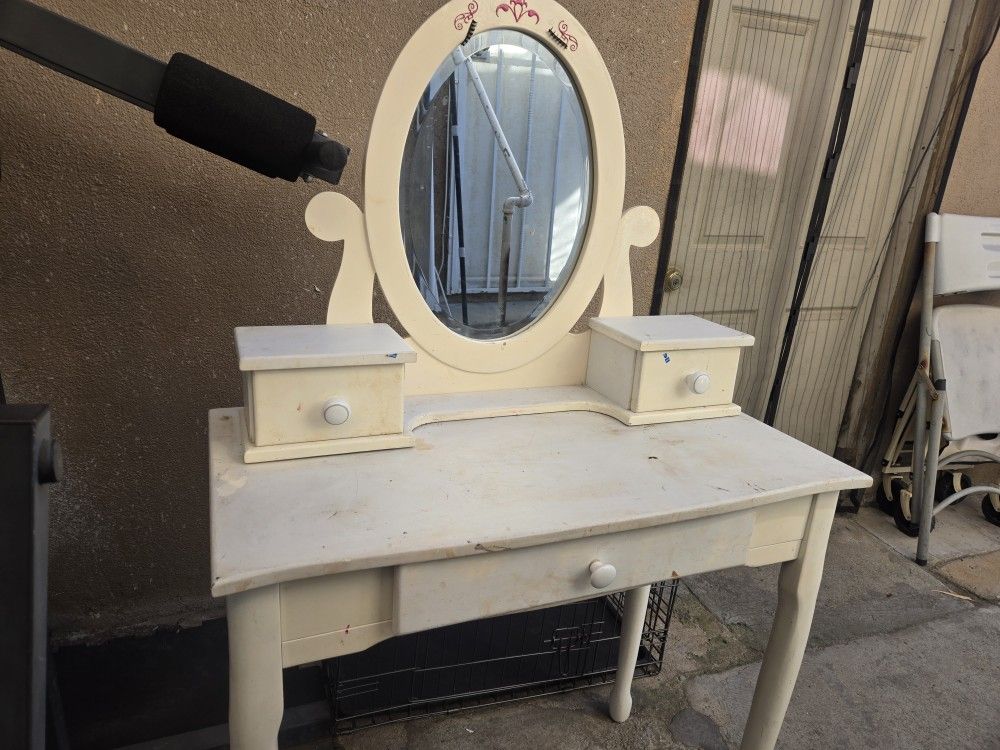 Vanity For Girls...price Is Firm