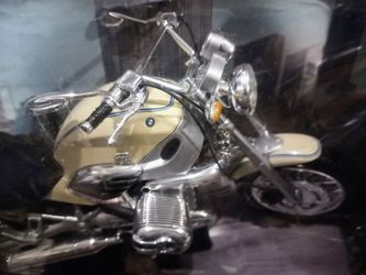 New BMW R1200C Motorcycle 1:6 Scale Diecast Road Rider Bike White