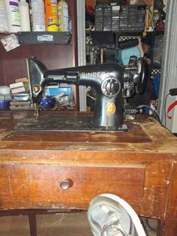 Vintage Singer SEWING Machine