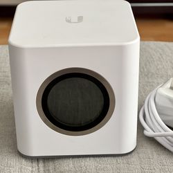 Ubiquiti Amplifi HD Home Wi-Fi System Router and Netgear CM600 Modem  