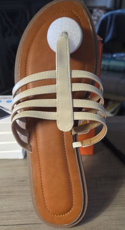 Size 8.5 Womans Sandals