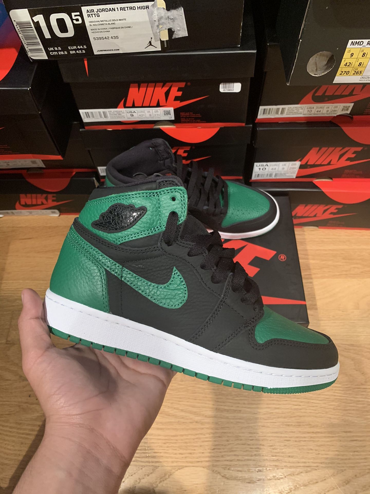 Jordan 1 pine green ( size 5.5y )