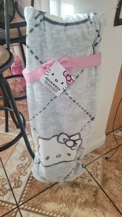 Gray Hellokitty Throw