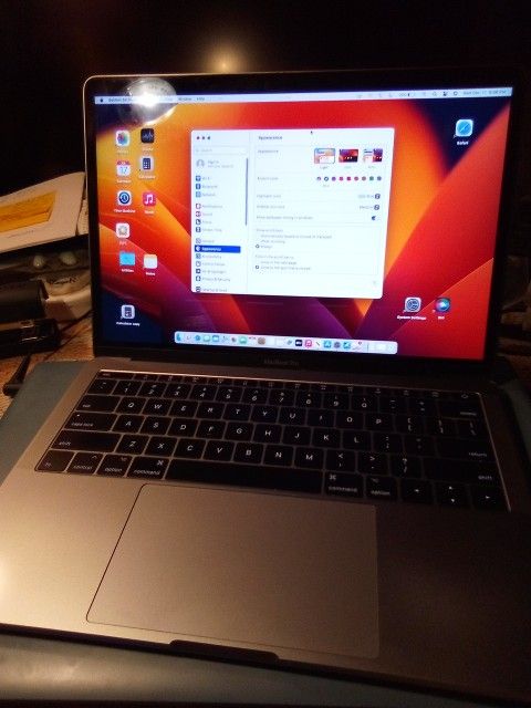 Apple MacBook Pro Retina 13.3 Inch HD Screen w/ Charger