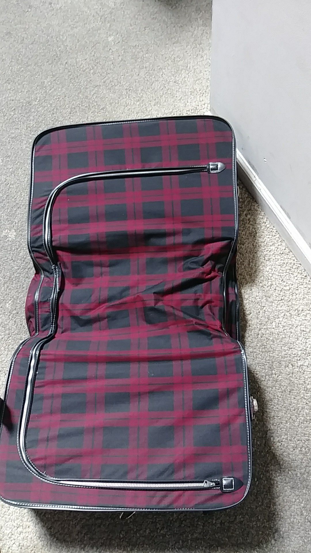 Foldable traveling suitbag / suit case with keys!