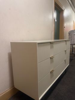 West Elm Quinn 6 - drawer dresser