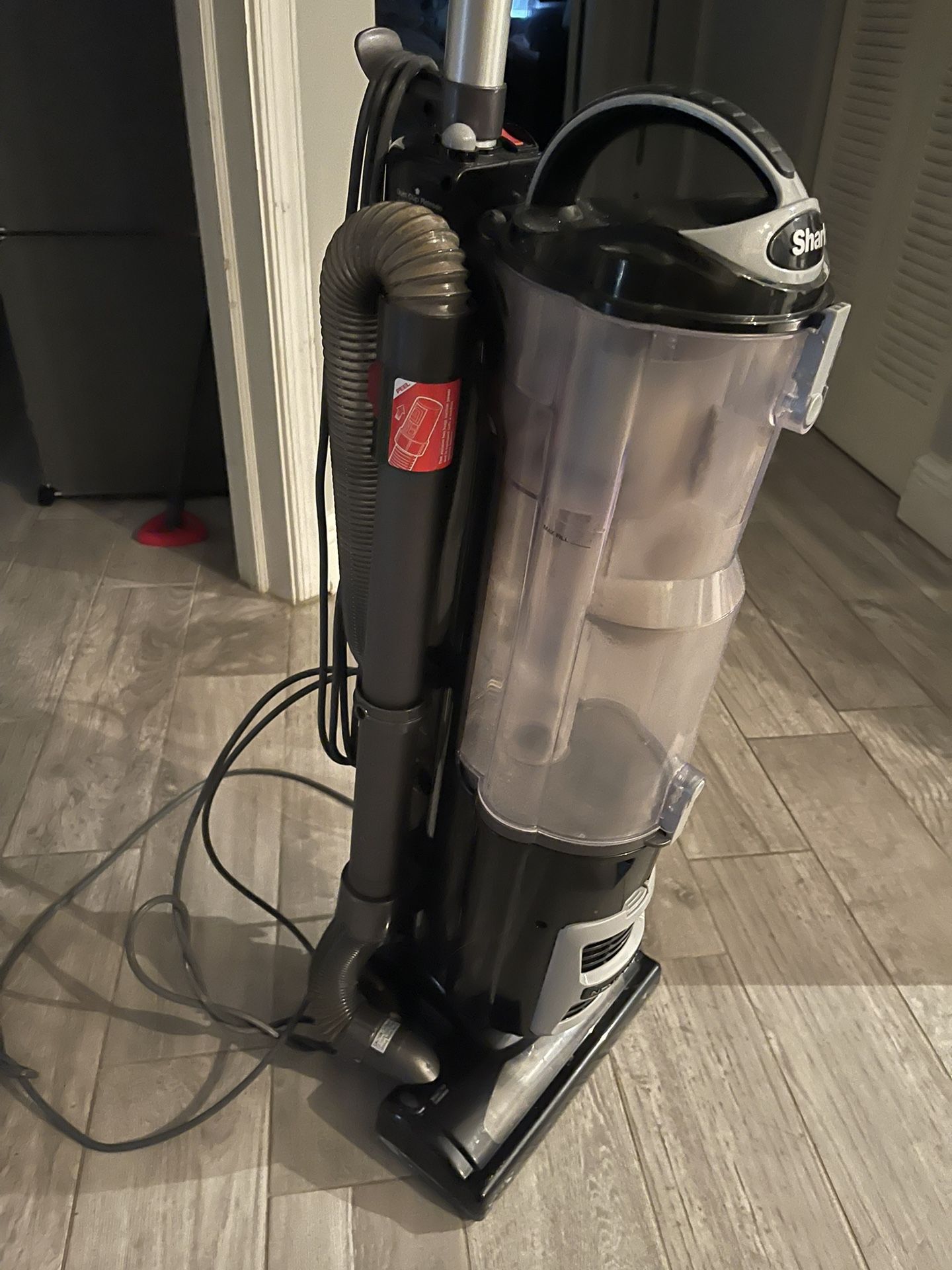 Shark Navigator Dlx Pet for Sale in Pompano Beach, FL OfferUp