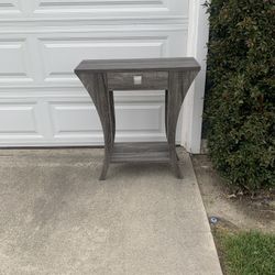 Table/end table/side table/small table/one drawer table/