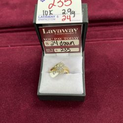10K Gold Cluster Ring Size 7: 2.9 Grams 
