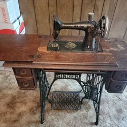 Vtg Antique Singer Treadle Sewing Machine Table Cabinet Cast Iron Wood Tiger Oak