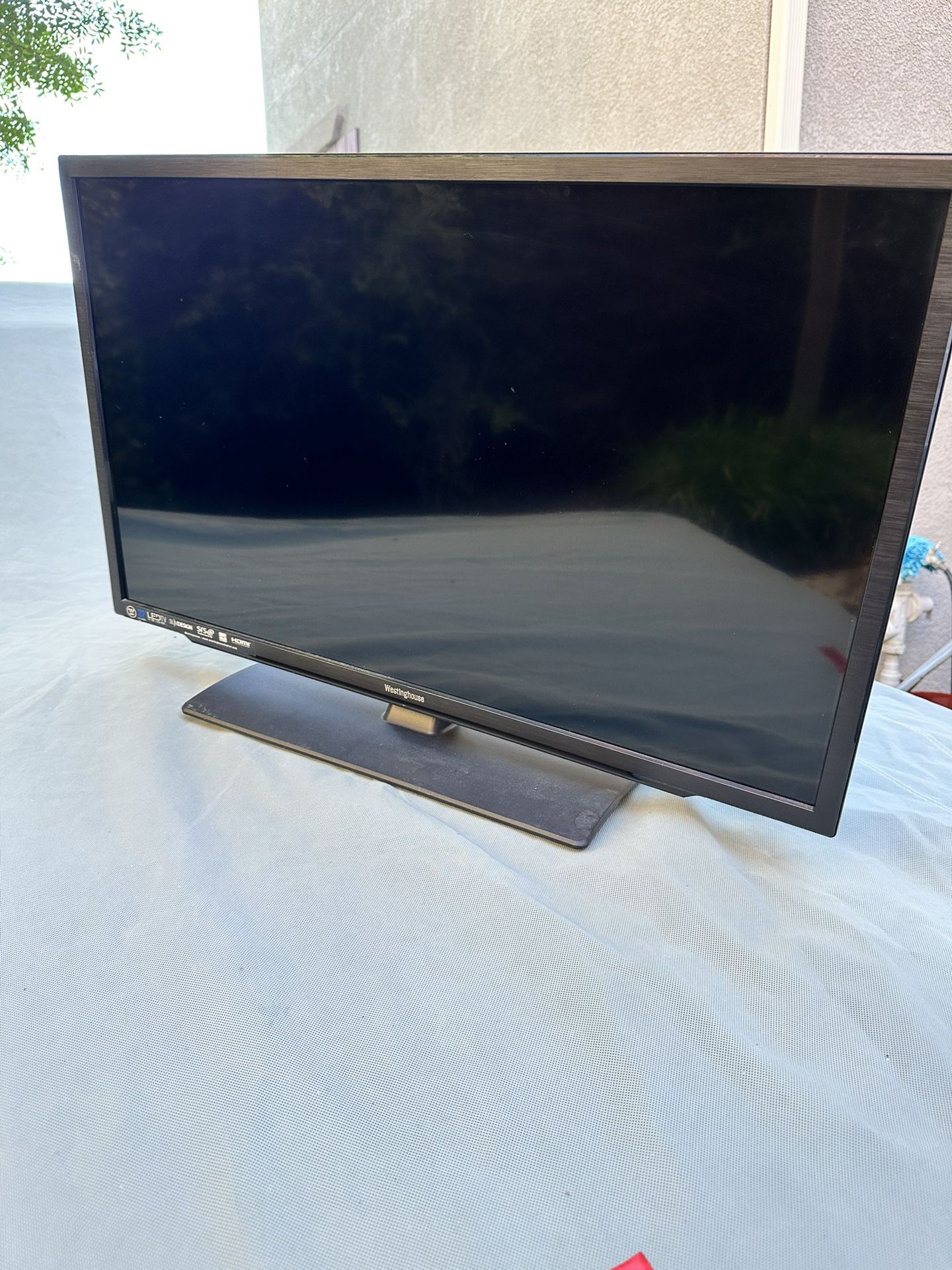 32” LED LCD TV