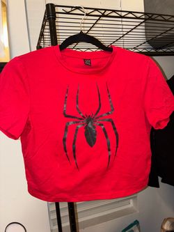 SHEIN Red Spider Graphic Crop T-Shirt