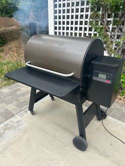 Traeger 780 Pro Pellet Grill (w/ Cover and Front Shelf)