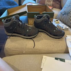 KEEN Women’s size 8.5 Terradora II Waterproof Mid Hiking Boots - Women's