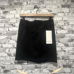 NWT Lululemon Scuba High Rise Mini Skirt Size Medium (BLK) LW8ALSS