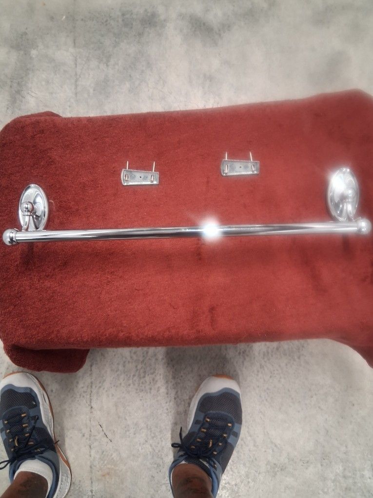 NEW, 19 INCH "BRIZO" TOWEL RACK, EASY WALL MOUNT AND A BEAUTIFUL TOWEL RACK FOR THE MONEY!!!