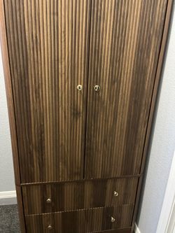 Armoire/closet