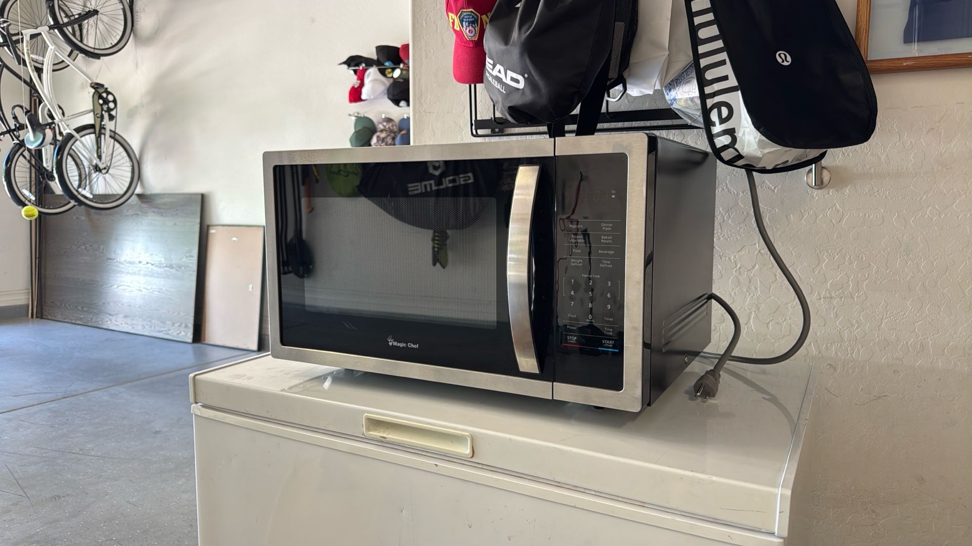 Microwave - Magic Chef 1.6 Cu Ft