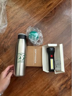 Combo brand new have bottle , power bank , flash light 9$
