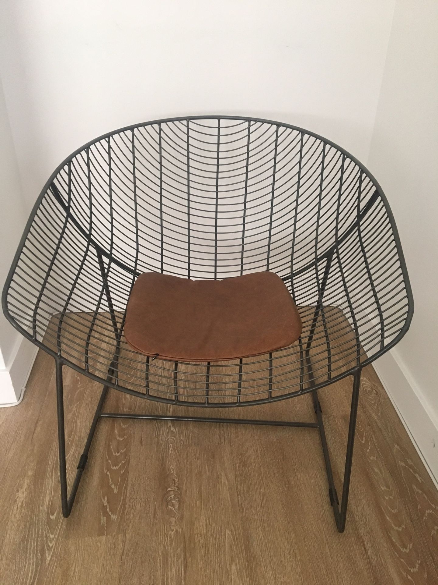 Cb2 agency clearance chair