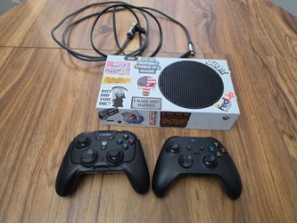 Xbox series s with 2 controller