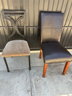 2 chairs for only 10 dólar
