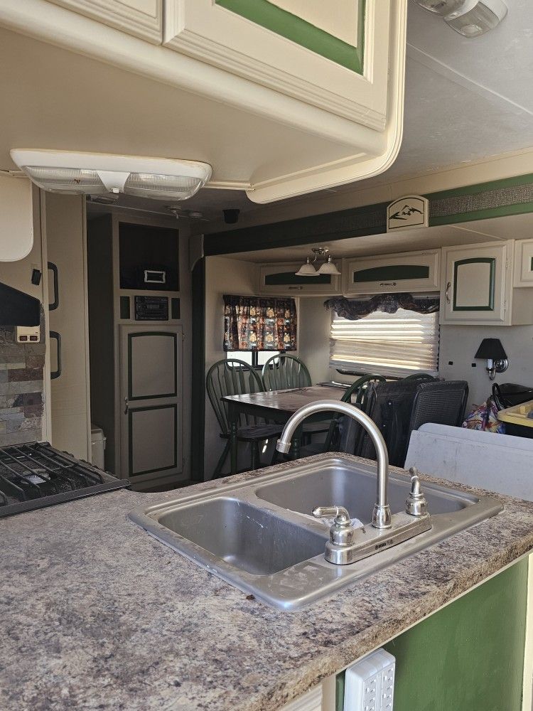 2008 Keystone Cougar Camping Trailer 