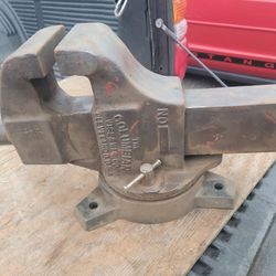Vintage Columbian 4 1/2 Vise