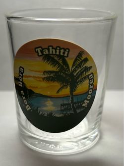 Tahiti, Glass