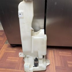 WINDSHIELD WATER TANK