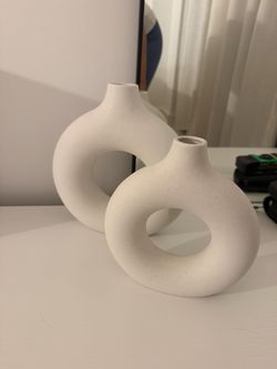 Modern White Ceramic Decorative Vases – Set of 2