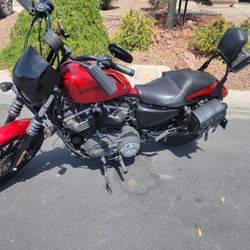 2012 883cc Harley Davidson 