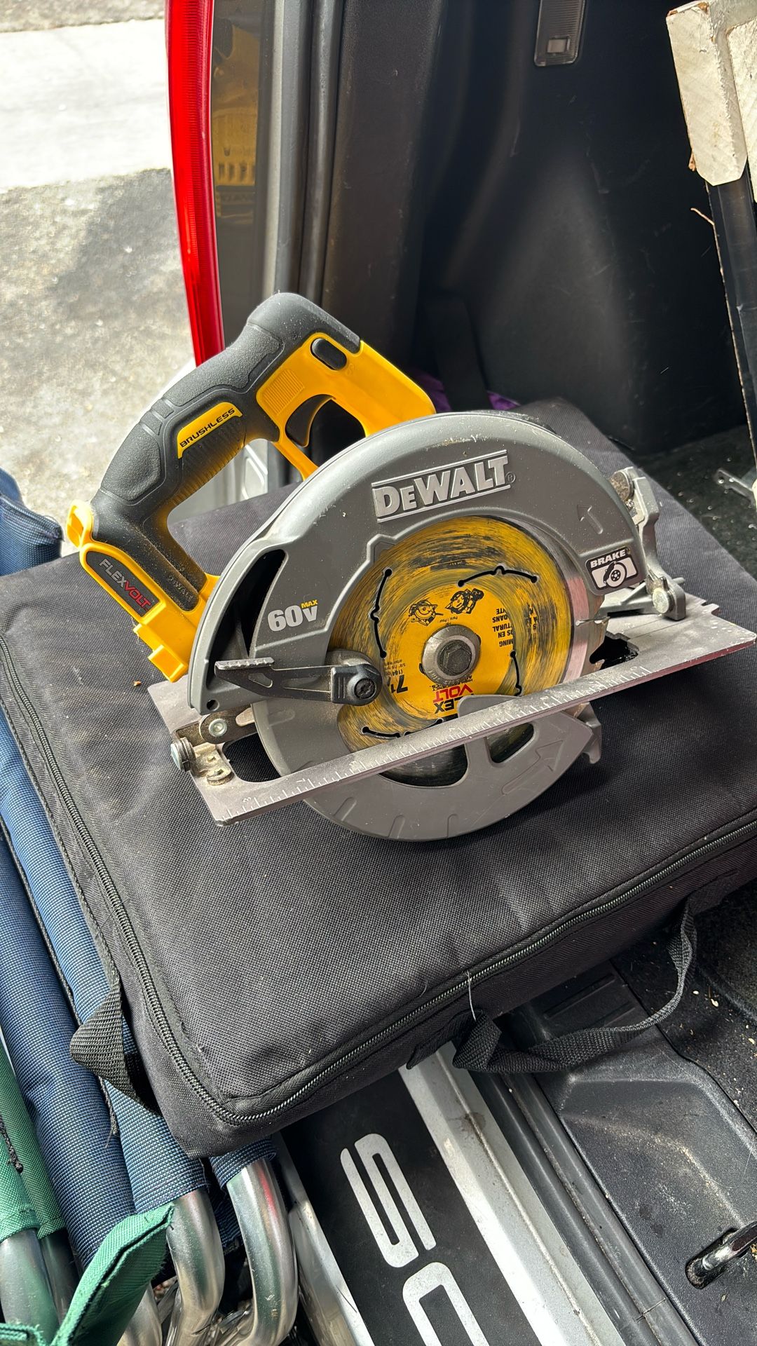 60v Dewalt Saw
