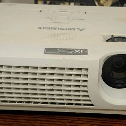 Mitsubishi XD205R DLP Projector