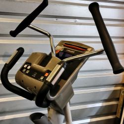 Elliptical Trainer With Upper Body Workout. Excellent