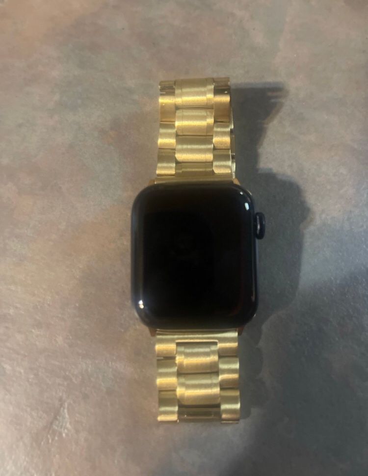 Apple Watch SE (GPS)  (2nd Generation) 