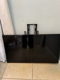 SAMSUNG Flat Screen TV with Stand and Wall Mount