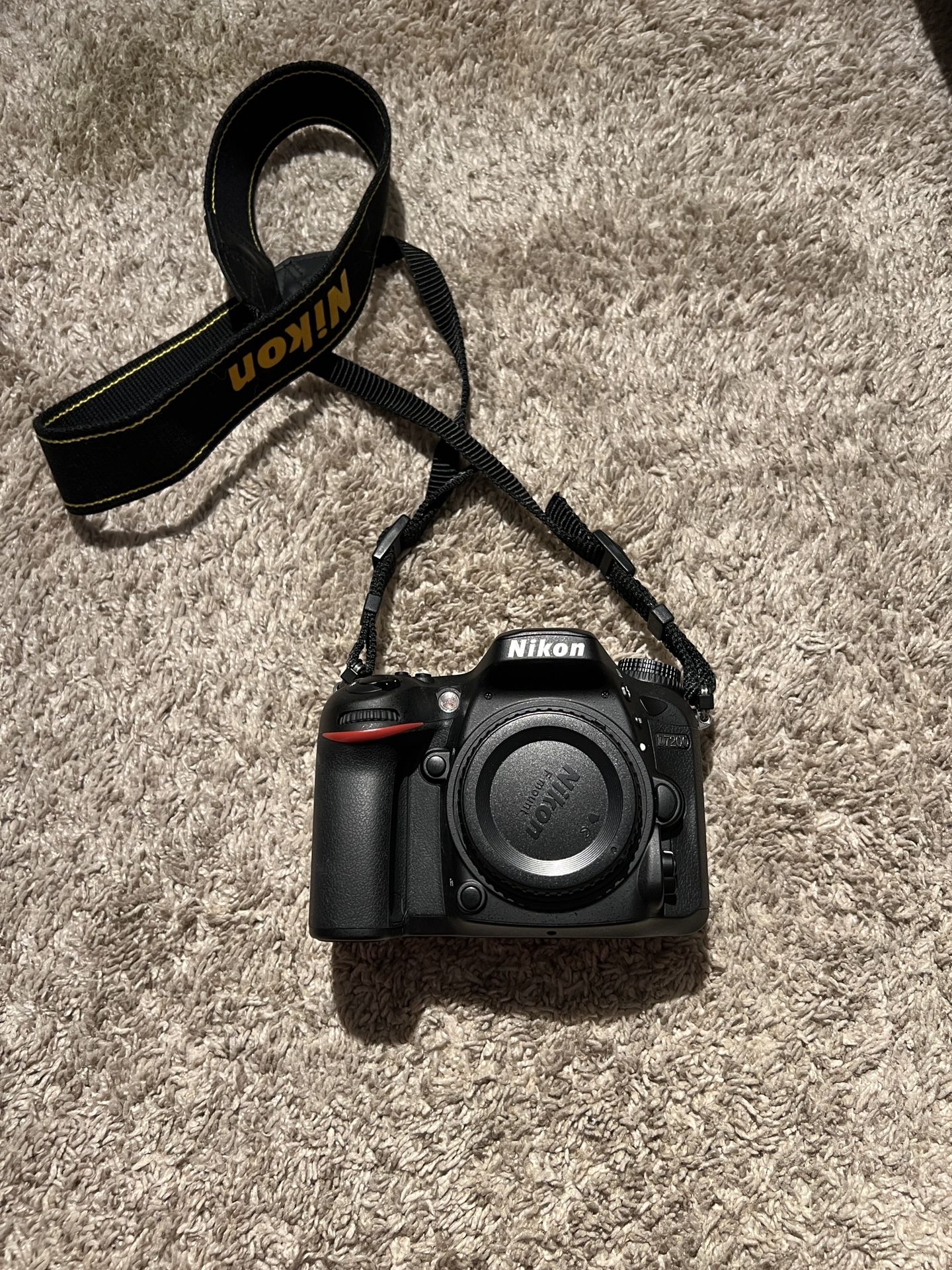 Nikon D7200 Kit – Excellent Condition – 18-55mm + 35mm Prime + Extras