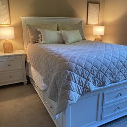 Queen Size Bedroom Set w/ Mattress and 2 Side Tables